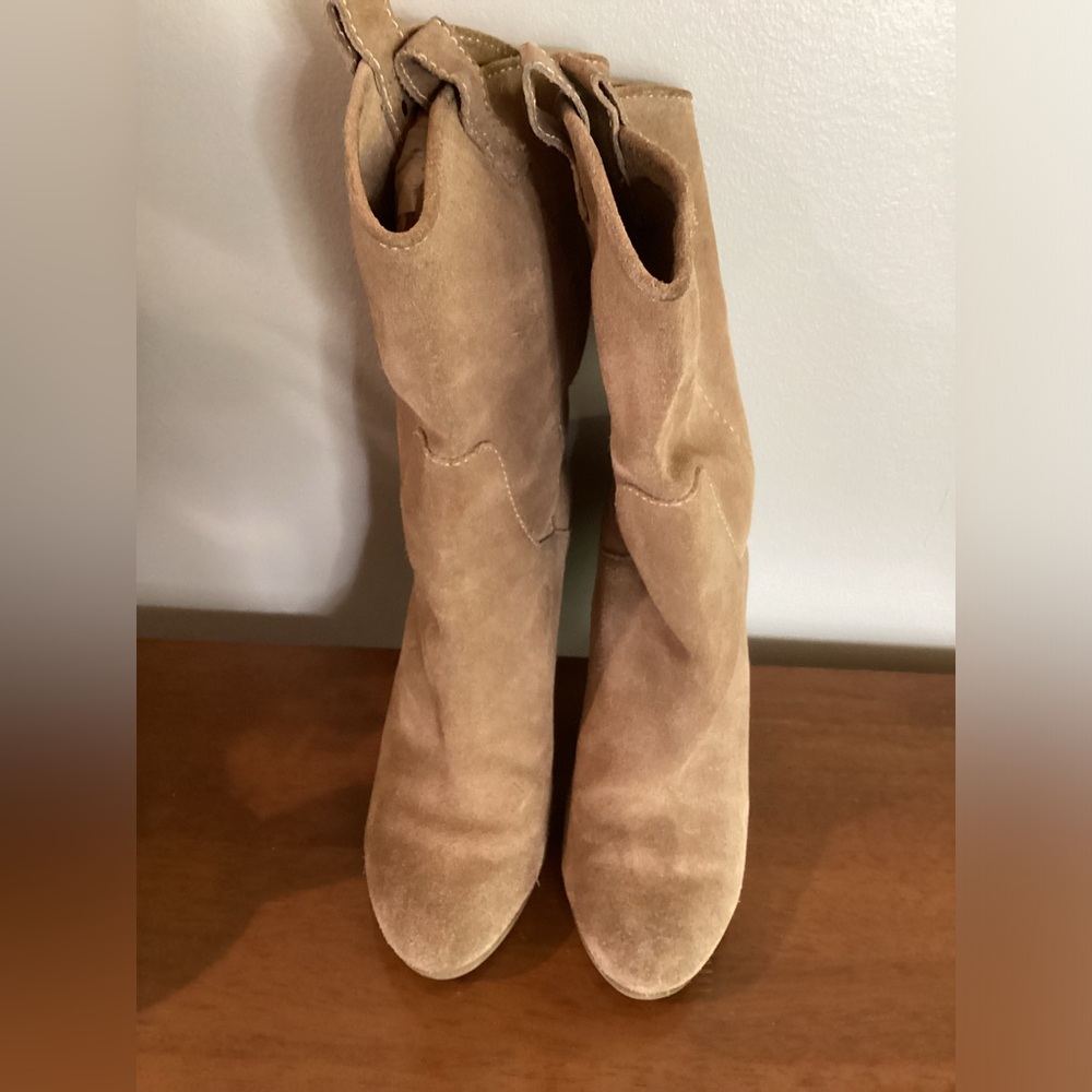 SOLD!American Eagle Outfitters Tan Suede Boots